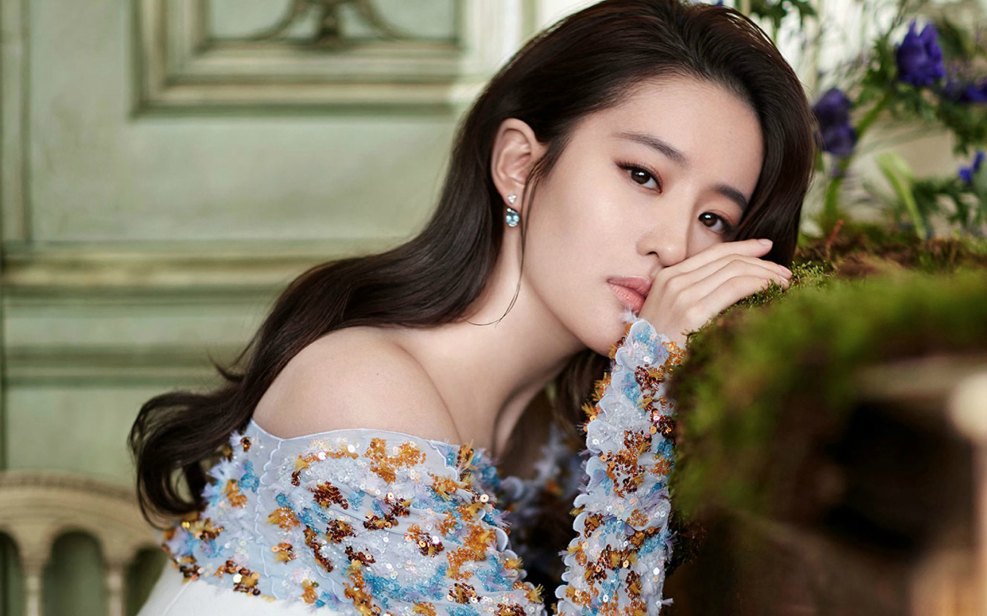 bizhi4493.com Liu Yifei is her 'nama glamour'